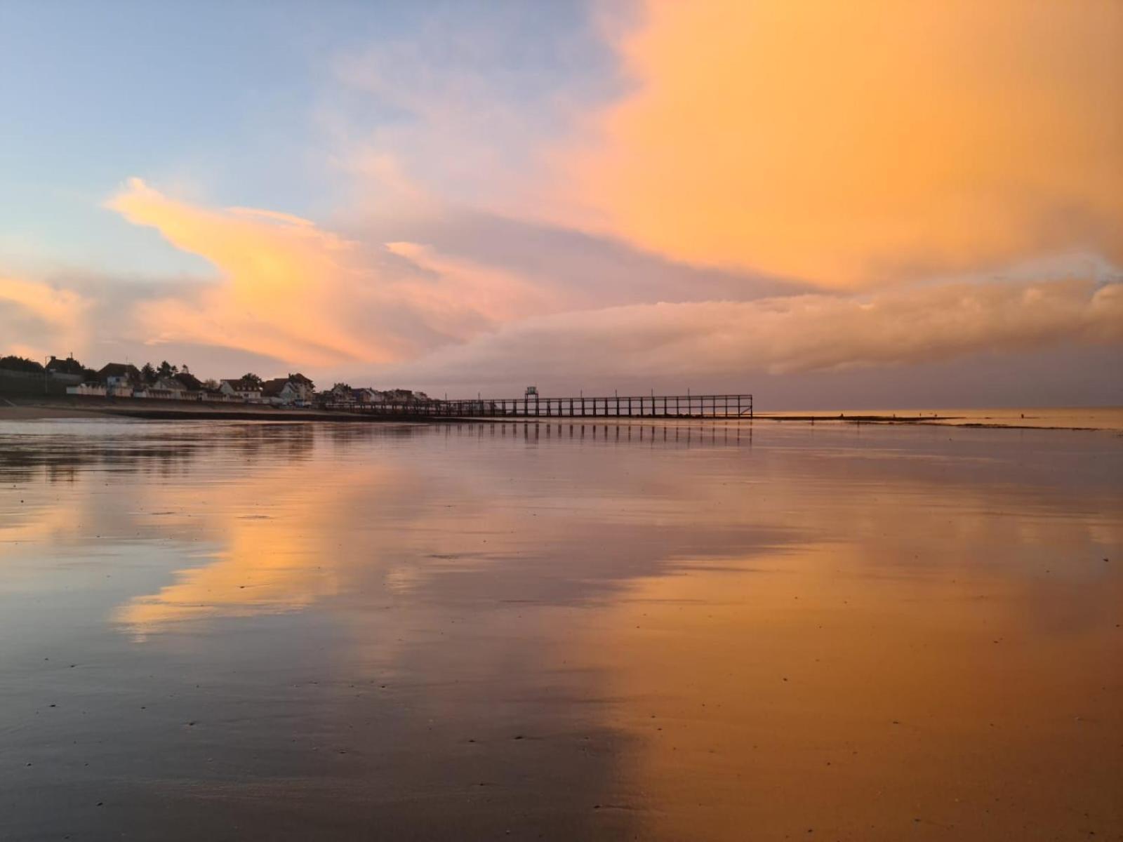 Entre Ciel Et Mer Luc-sur-Mer ภายนอก รูปภาพ