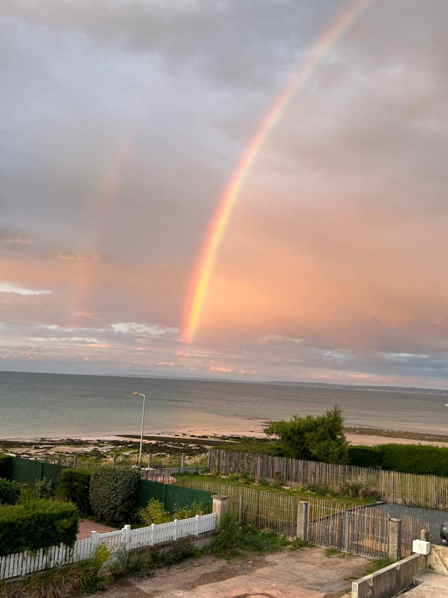 Entre Ciel Et Mer Luc-sur-Mer ภายนอก รูปภาพ